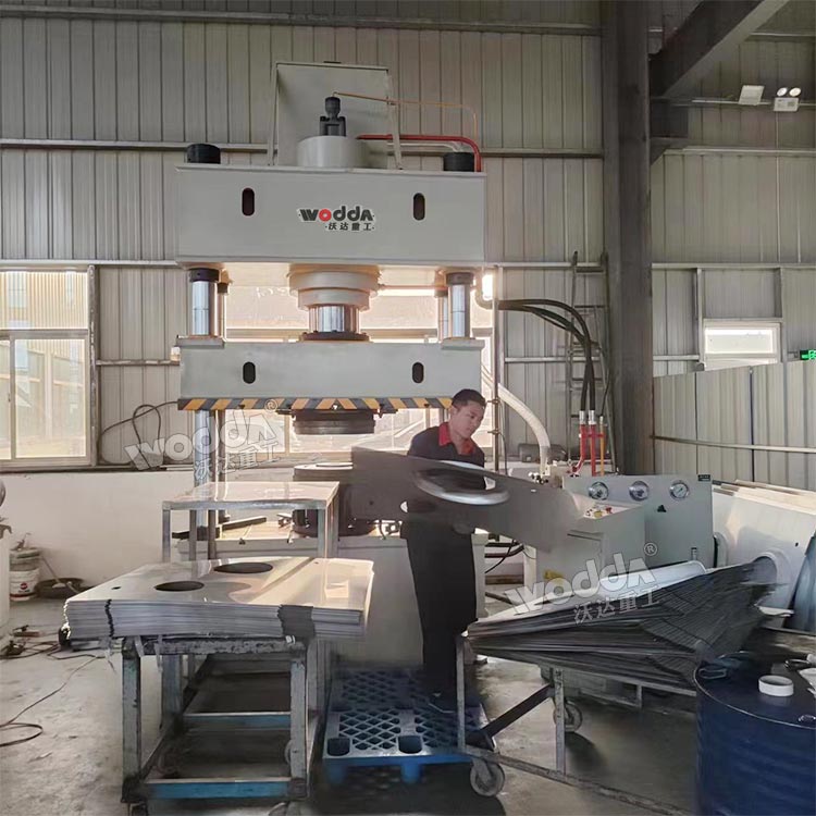 315噸不銹鋼燃?xì)庠钆_(tái)拉伸液壓機(jī) 315噸不銹鋼燃?xì)庠钆_(tái)拉伸液壓機(jī)