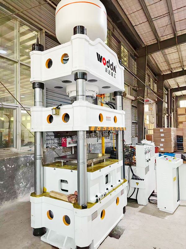 315噸不銹鋼托盤拉伸液壓機調(diào)試 315噸不銹鋼托盤拉伸液壓機調(diào)試