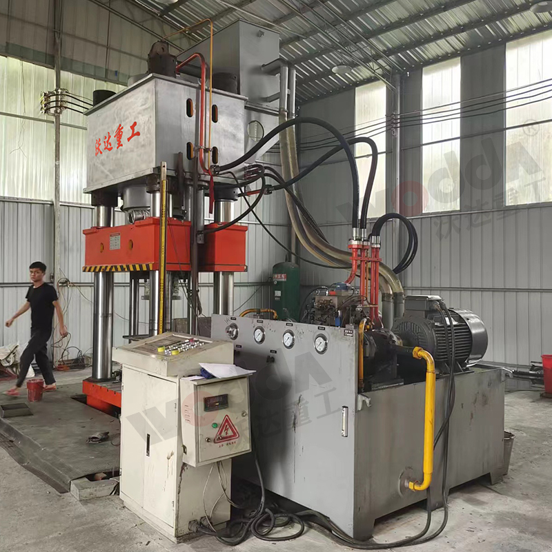 1000噸匣缽成型液壓機(jī) 1000噸匣缽成型液壓機(jī)