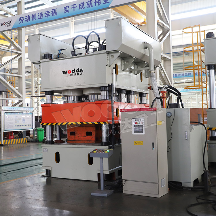 3000噸液壓機(jī) 3000噸液壓機(jī)