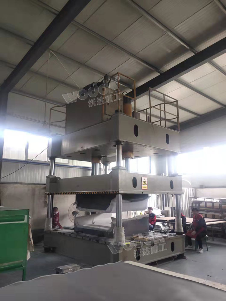 100噸汽車頂棚內(nèi)飾件模壓機 100噸汽車頂棚內(nèi)飾件模壓機