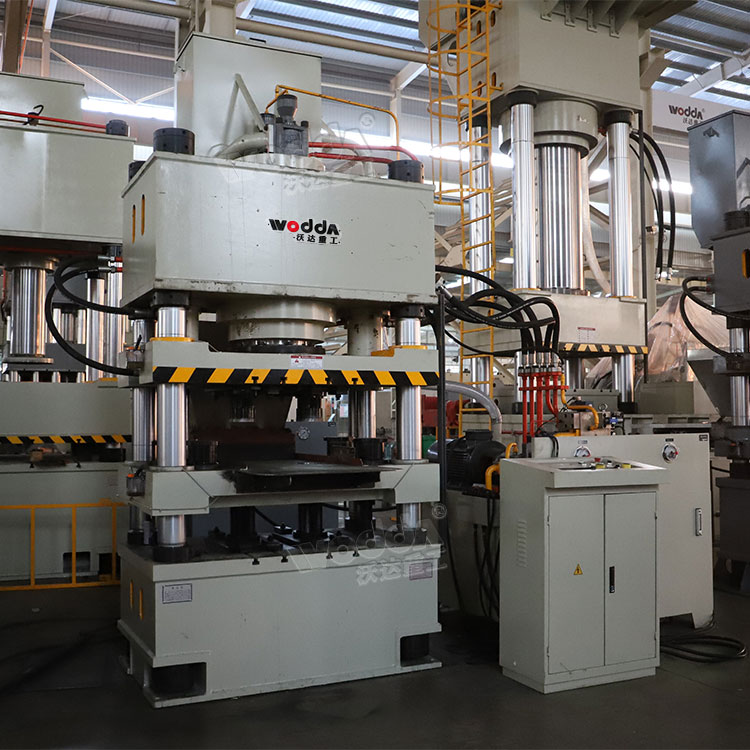 400噸四梁四柱鹽磚機(jī) 400噸四梁四柱鹽磚機(jī)