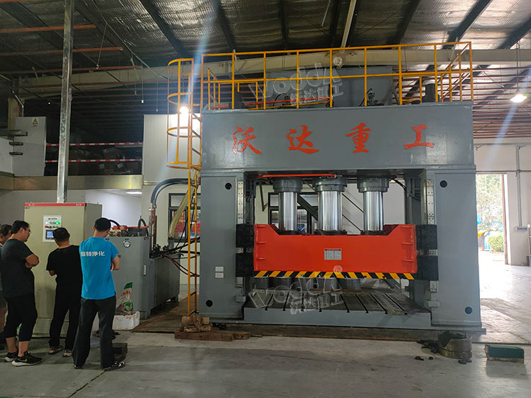 1000噸框架式薄板拉伸液壓機(jī) 1000噸框架式薄板拉伸液壓機(jī)