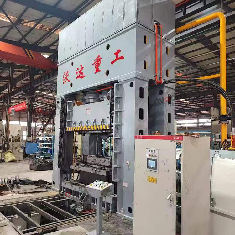 1250噸汽車后橋沖壓成型液壓機(jī) 1250噸汽車后橋沖壓成型液壓機(jī)