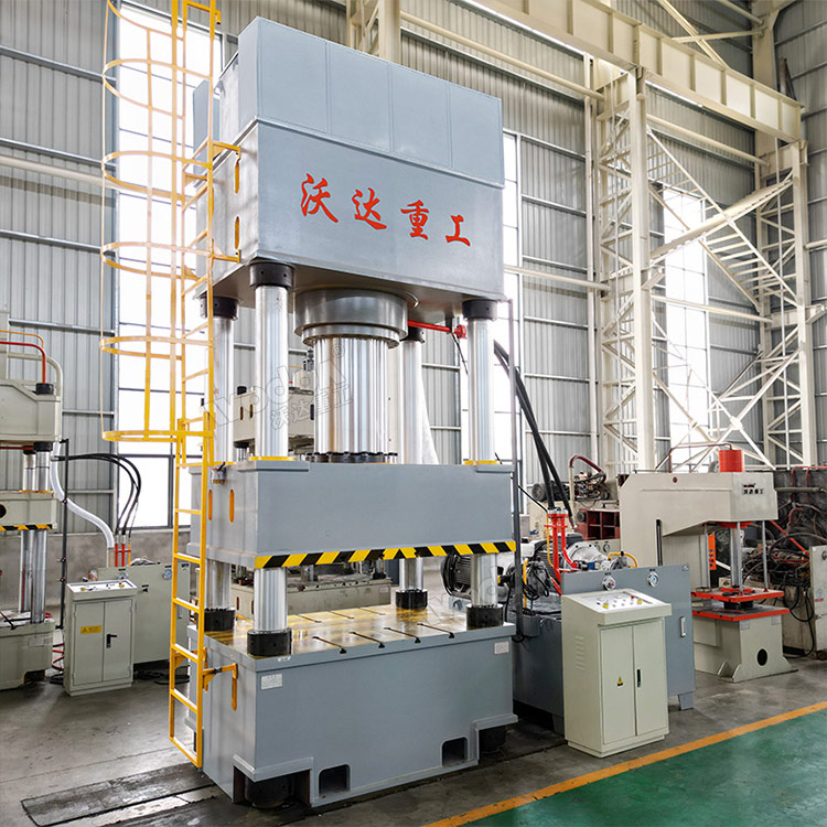 800噸四柱三梁液壓機(jī) 800噸四柱三梁液壓機(jī)