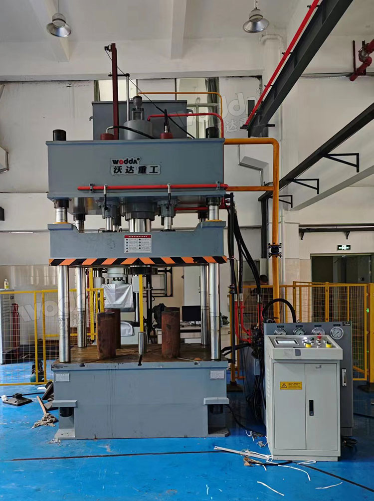 250噸封頭拉伸液壓機(jī)客戶現(xiàn)場(chǎng).jpg 250噸封頭拉伸液壓機(jī)客戶現(xiàn)場(chǎng).jpg