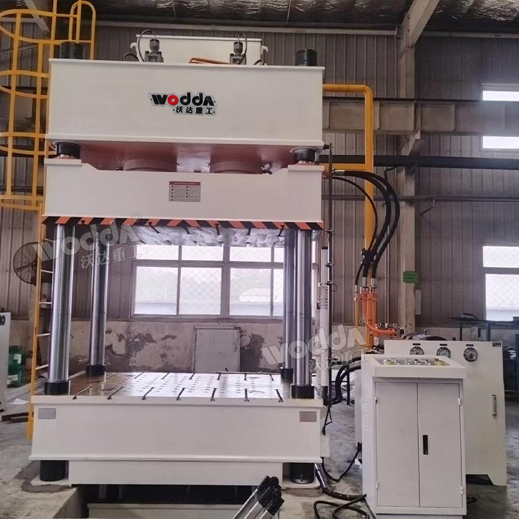 500噸四柱拉伸液壓機現(xiàn)場 500噸四柱拉伸液壓機現(xiàn)場