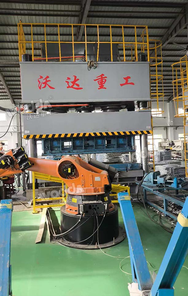 1500噸三梁四柱液壓機 1500噸三梁四柱液壓機