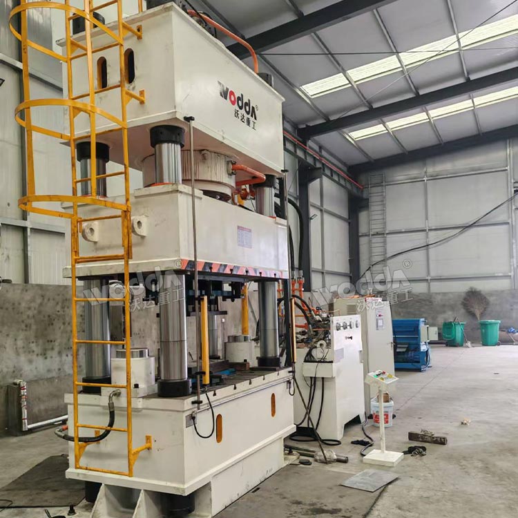 800噸四柱拉伸液壓機(jī)(下頂缸) 800噸四柱拉伸液壓機(jī)(下頂缸)